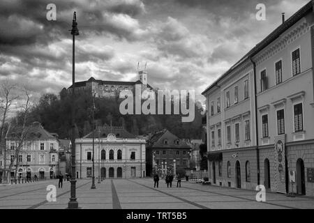 Blick über Congress Square in der Dämmerung, Ljubljana, Slowenien, Europa Stockfoto