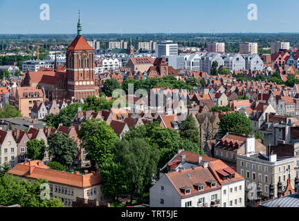 Aus der Vogelperspektive auf die Altstadt von Danzig. Von dem Glockenturm von St. Catherine's Church, auch zu Hause, um die Uhr Tower Museum. Stockfoto