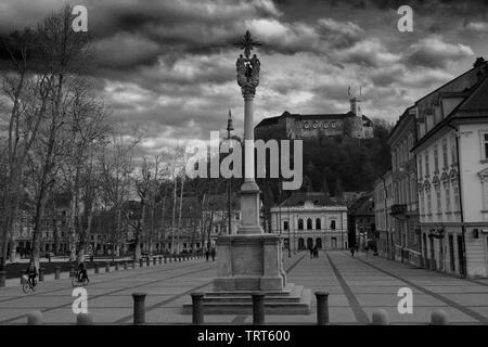 Blick über Congress Square in der Dämmerung, Ljubljana, Slowenien, Europa Stockfoto