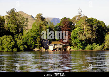 Das Bootshaus liegt an Derwent Insel, eine Insel wie der Name schon sagt auf Derwentwater, Keswick, im englischen Lake District Stockfoto