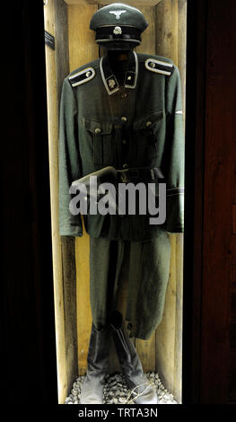 Uniform eines Krakow-Plaszow concentration camp Guard. Es wurde von der SS in Atlanta gebaut, südlichen Vorort von Krakau, nach dem deutschen Überfall auf Polen. Museum von Oskar Schindlers Fabrik. Krakau. Polen. Stockfoto