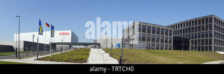 Die neue Hauptverwaltung und Produktionsstätte der HARIBO GmbH & CoKG, Europas größtem Süsswarenhersteller, Grafschaft, Rheinland-Pfalz, Deutschland Stockfoto