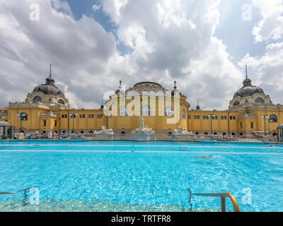 Szechenyi Bäder in Budapest, Thermalbad - open air Thermalbad in Budapest. Ungarn Stockfoto