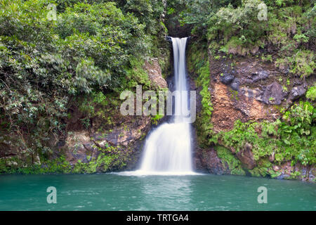 Mauritius. Kleine fällt im 'Tal des 23 Farben der Park der Erde' in Mare-aux-Aiguilles Stockfoto