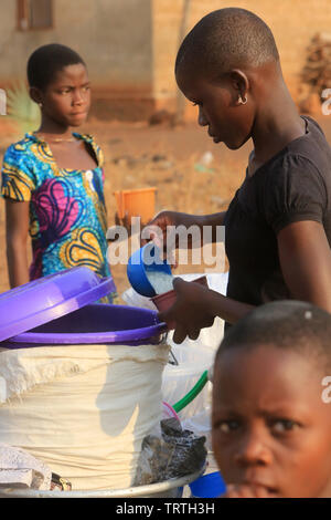 Restaurant de Rue. Agbonou Koeroma. Togo. Afrique de l'Ouest. Stockfoto