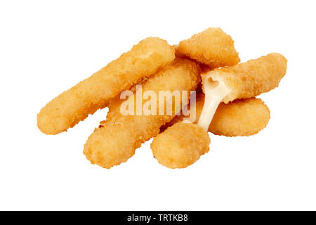 Frittierte Käse Sticks auf weißem Hintergrund isoliert, ohne Geschirr Stockfoto