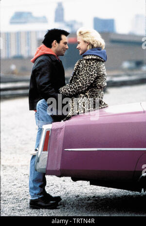 PATRICIA ARQUETTE und CHRISTIAN SLATER in True Romance (1993). Copyright: Nur die redaktionelle Nutzung. Kein Merchandising oder Buch deckt. Dies ist eine öffentlich verteilten Handzettel. Zugriffsrechte nur, keine Lizenz des Urheberrechts zur Verfügung gestellt. Nur in Verbindung mit Werbung für diesen Film. Credit: MORGAN CREEK/DAVIS FILME/Album Stockfoto
