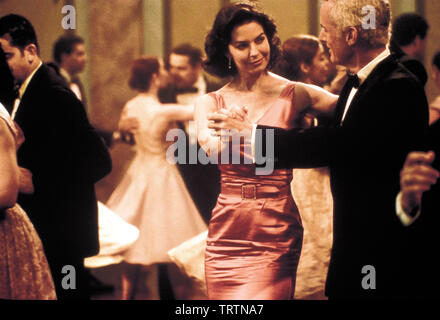 JOHN SLATTERY und SELA WARD in DIRTY DANCING: HAVAN NÄCHTE (2004) - Originaltitel: DIRTY DANCING: HAVANA NIGHTS -. Copyright: Nur die redaktionelle Nutzung. Kein Merchandising oder Buch deckt. Dies ist eine öffentlich verteilten Handzettel. Zugriffsrechte nur, keine Lizenz des Urheberrechts zur Verfügung gestellt. Nur in Verbindung mit Werbung für diesen Film. Quelle: LIONS GATE FILMS/WETCHER, Barry/Album Stockfoto