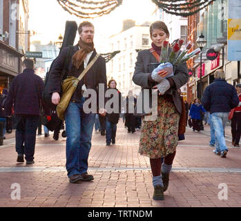 GLEN HANSARD und MARKETA IRGLOVA in einmal (2007). Copyright: Nur die redaktionelle Nutzung. Kein Merchandising oder Buch deckt. Dies ist eine öffentlich verteilten Handzettel. Zugriffsrechte nur, keine Lizenz des Urheberrechts zur Verfügung gestellt. Nur in Verbindung mit Werbung für diesen Film. Credit: SAMSON FILMS/Album Stockfoto