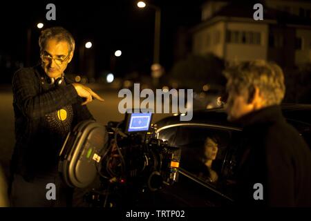 OLIVIER ASSAYAS in Wolken von Sils Maria (2014). Copyright: Nur die redaktionelle Nutzung. Kein Merchandising oder Buch deckt. Dies ist eine öffentlich verteilten Handzettel. Zugriffsrechte nur, keine Lizenz des Urheberrechts zur Verfügung gestellt. Nur in Verbindung mit Werbung für diesen Film. Credit: CG KINO/CAB PRODUCTIONS/HESEKIEL FILMPRODUKTION/PALLAS FIL/BETHUEL, Lied/Album Stockfoto