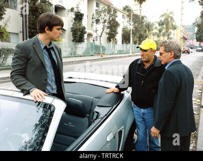 HARRISON Ford, Ron Shelton und Josh Hartnett in HOLLYWOOD HOMICIDE (2003). Copyright: Nur die redaktionelle Nutzung. Kein Merchandising oder Buch deckt. Dies ist eine öffentlich verteilten Handzettel. Zugriffsrechte nur, keine Lizenz des Urheberrechts zur Verfügung gestellt. Nur in Verbindung mit Werbung für diesen Film. Quelle: Columbia Pictures/Album Stockfoto