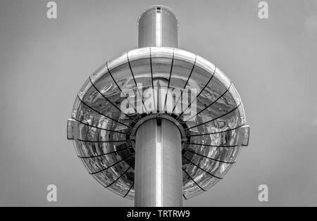 Foto von Tower British Airways i360 in Brighton in England am Mittag. Stockfoto