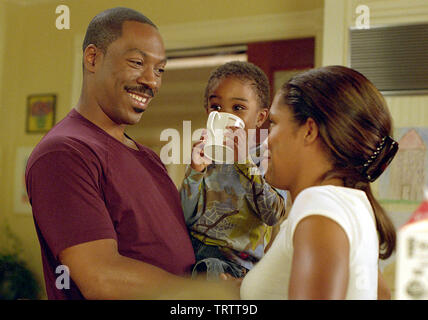 EDDIE MURPHY, REGINA KÖNIG und KHAMANI GRIFFIN in DADDY DAY CARE (2003). Copyright: Nur die redaktionelle Nutzung. Kein Merchandising oder Buch deckt. Dies ist eine öffentlich verteilten Handzettel. Zugriffsrechte nur, keine Lizenz des Urheberrechts zur Verfügung gestellt. Nur in Verbindung mit Werbung für diesen Film. Quelle: 20th Century Fox/McBROOM, Bruce/Album Stockfoto