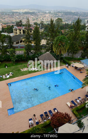 Ruanda, Kigali, Swimmingpool des Hotel Mille des Collines, Drehort für den Film Hotel Ruanda über den Völkermord im Jahr 1994 Stockfoto