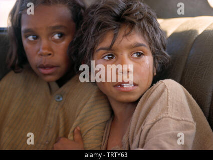 EVERLYN SAMPI in Rabbit-PROOF FENCE (2002). Copyright: Nur die redaktionelle Nutzung. Kein Merchandising oder Buch deckt. Dies ist eine öffentlich verteilten Handzettel. Zugriffsrechte nur, keine Lizenz des Urheberrechts zur Verfügung gestellt. Nur in Verbindung mit Werbung für diesen Film. Credit: RUMBARALA FILME/OLSEN ABGABE/HANWAY/AUSTRALIAN FILM FINANCE/Album Stockfoto