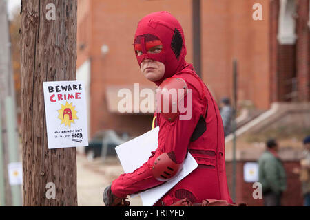 RAINN WILSON in SUPER (2010). Copyright: Nur die redaktionelle Nutzung. Kein Merchandising oder Buch deckt. Dies ist eine öffentlich verteilten Handzettel. Zugriffsrechte nur, keine Lizenz des Urheberrechts zur Verfügung gestellt. Nur in Verbindung mit Werbung für diesen Film. Credit: AMBUSH ENTERTAINMENT/Album Stockfoto