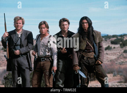 KIEFER SUTHERLAND, Lou Diamond Phillips, Emilio Estevez und CHRISTIAN SLATER in Young Guns II (1990). Copyright: Nur die redaktionelle Nutzung. Kein Merchandising oder Buch deckt. Dies ist eine öffentlich verteilten Handzettel. Zugriffsrechte nur, keine Lizenz des Urheberrechts zur Verfügung gestellt. Nur in Verbindung mit Werbung für diesen Film. Quelle: 20th Century Fox/Album Stockfoto