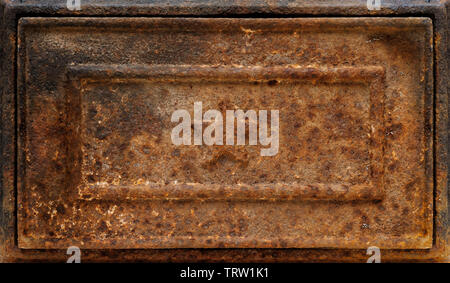Hintergründe und Texturen: sehr altes rostiges Eisen- Panel mit Stern Relief Stockfoto