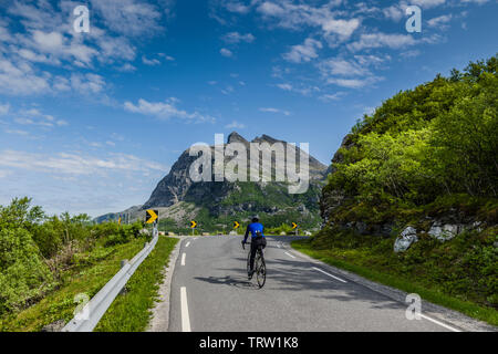 Erkunden sie Norwegen mit dem Fahrrad im Sommer 2019 Stockfoto