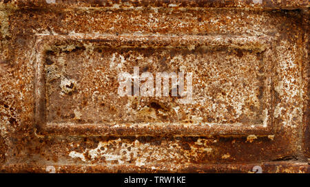 Hintergründe und Texturen: sehr altes rostiges Eisen- Panel mit Stern Relief Stockfoto