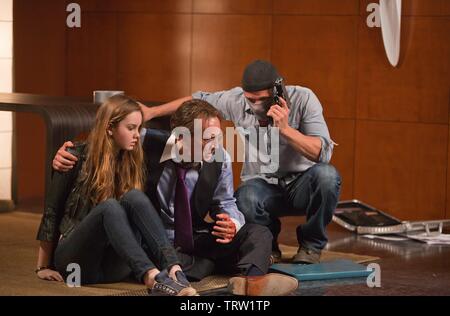 NICOLAS CAGE und LIANA LIBERATO in TRESPASS (2011). Copyright: Nur die redaktionelle Nutzung. Kein Merchandising oder Buch deckt. Dies ist eine öffentlich verteilten Handzettel. Zugriffsrechte nur, keine Lizenz des Urheberrechts zur Verfügung gestellt. Nur in Verbindung mit Werbung für diesen Film. Quelle: Millennium FILMS/Album Stockfoto