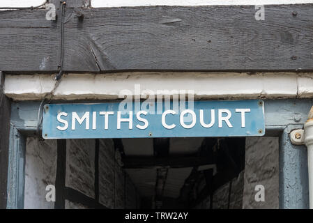 Smiths Court, einen engen Durchgang in Stroud, Gloucestershire Stockfoto