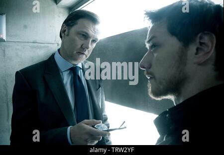 DAVID MORRISSEY und JAMES MCAVOY in WILLKOMMEN AUF DER PUNCH (2013). Copyright: Nur die redaktionelle Nutzung. Kein Merchandising oder Buch deckt. Dies ist eine öffentlich verteilten Handzettel. Zugriffsrechte nur, keine Lizenz des Urheberrechts zur Verfügung gestellt. Nur in Verbindung mit Werbung für diesen Film. Credit: WORLDVIEW UNTERHALTUNG/Album Stockfoto