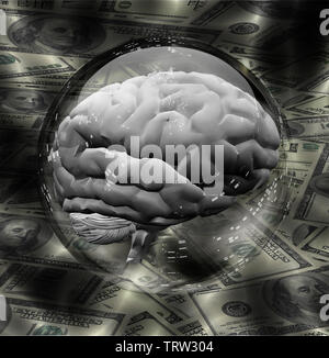 Menschliche Gehirn enthält in Crystal Ball mit Währung Hintergrund Stockfoto