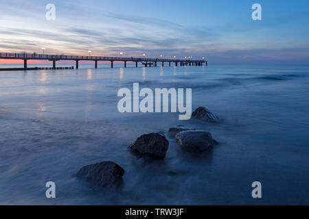 Pier am Abend, Kühlungsborn, Mecklenburg-Vorpommern, Deutschland Stockfoto