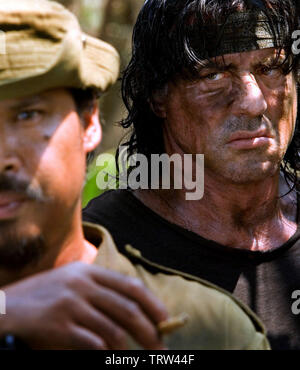 SYLVESTER STALLONE in John Rambo (2008). Copyright: Nur die redaktionelle Nutzung. Kein Merchandising oder Buch deckt. Dies ist eine öffentlich verteilten Handzettel. Zugriffsrechte nur, keine Lizenz des Urheberrechts zur Verfügung gestellt. Nur in Verbindung mit Werbung für diesen Film. Quelle: Millennium FILMS/Album Stockfoto