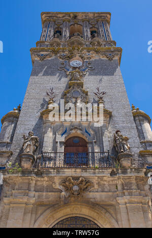 Kirche Santa Maria de la Asunción. Weißes Dorf Arcos de la Frontera, Cadiz, Andalusien, Spanien Stockfoto