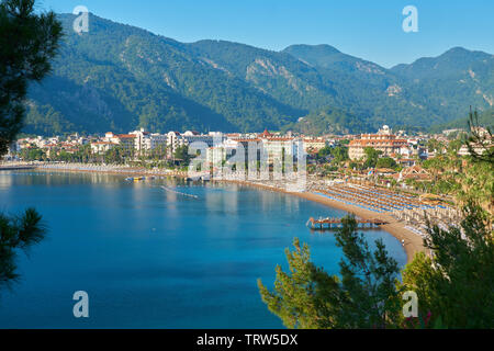 Morgen Blick auf Meer in Icmeler mit Hotel Sandstrände, Türkei Stockfoto