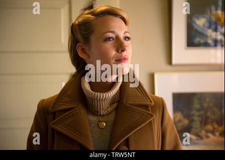 BLAKE LIVELY IM ZEITALTER DER ADALINE (2015). Copyright: Nur die redaktionelle Nutzung. Kein Merchandising oder Buch deckt. Dies ist eine öffentlich verteilten Handzettel. Zugriffsrechte nur, keine Lizenz des Urheberrechts zur Verfügung gestellt. Nur in Verbindung mit Werbung für diesen Film. Credit: LAKESHORE ENTERTAINMENT/Album Stockfoto