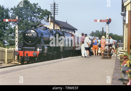 British Railways Klasse 5 MT Dampflok 45337 an Nene Valley Railway, Wansford, Cambridgeshire, England, Großbritannien Stockfoto