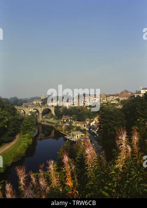 Ansicht des Flusses Nidd und den Viadukt von der Burg, Knaresborough, North Yorkshire, England, Großbritannien Stockfoto