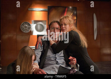 NICOLE Kidman, NICOLAS CAGE und LIANA LIBERATO in TRESPASS (2011). Copyright: Nur die redaktionelle Nutzung. Kein Merchandising oder Buch deckt. Dies ist eine öffentlich verteilten Handzettel. Zugriffsrechte nur, keine Lizenz des Urheberrechts zur Verfügung gestellt. Nur in Verbindung mit Werbung für diesen Film. Quelle: Millennium FILMS/Album Stockfoto