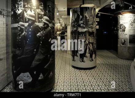 Polen. Krakau. Museum von Oskar Schindlers Fabrik. Im Inneren. Ständige Ausstellung Raum. Stockfoto
