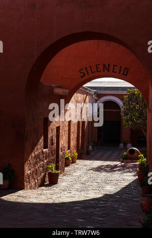 Stille Terrasse, Monasterio de Santa Catalina, Kloster, religiöse Gebäude in Arequipa, Peru, Südamerika Stockfoto