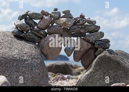 Brücke aus Steinen, Küste in der Nähe von Steinbeck, Mecklenburg-Vorpommern, Deutschland Stockfoto