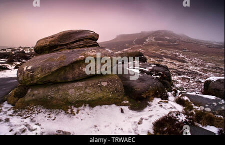 Higger Tor von Carl Wark an einem kalten Dezember Tag, Derbyshire, England (1) Stockfoto