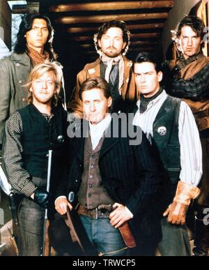 DERMOT MULRONEY, Kiefer Sutherland, Lou Diamond Phillips, Emilio Estevez und CHARLIE SHEEN in Young Guns (1988). Copyright: Nur die redaktionelle Nutzung. Kein Merchandising oder Buch deckt. Dies ist eine öffentlich verteilten Handzettel. Zugriffsrechte nur, keine Lizenz des Urheberrechts zur Verfügung gestellt. Nur in Verbindung mit Werbung für diesen Film. Quelle: 20th Century Fox/Album Stockfoto