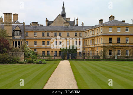 Die gut gepflegten Rasenflächen am Trinity College in Oxford. Stockfoto