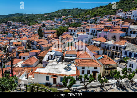 Dächer in der Stadt Skopelos, Nördliche Sporaden Griechenland. Stockfoto