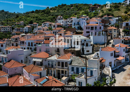 Dächer in der Stadt Skopelos, Nördliche Sporaden Griechenland. Stockfoto