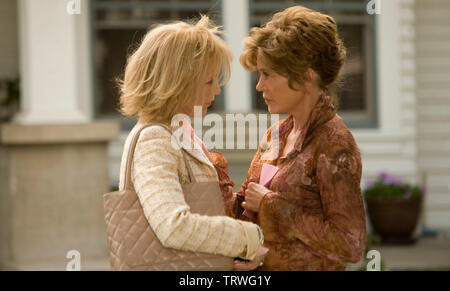 JANE FONDA und Felicity Huffman in GEORGIA RULE (2007). Copyright: Nur die redaktionelle Nutzung. Kein Merchandising oder Buch deckt. Dies ist eine öffentlich verteilten Handzettel. Zugriffsrechte nur, keine Lizenz des Urheberrechts zur Verfügung gestellt. Nur in Verbindung mit Werbung für diesen Film. Quelle: UNIVERSAL PICTURES/MORGAN CREEK PRODUCTIONS/TRUST ME/BATZDORFF, RON/Album Stockfoto