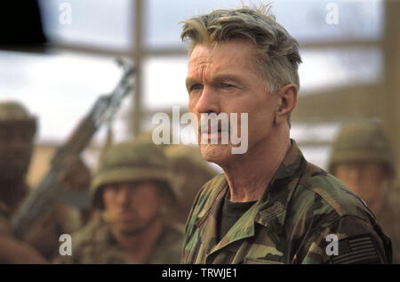 TOM SKERRITT in Tränen der Sonne (2003). Copyright: Nur die redaktionelle Nutzung. Kein Merchandising oder Buch deckt. Dies ist eine öffentlich verteilten Handzettel. Zugriffsrechte nur, keine Lizenz des Urheberrechts zur Verfügung gestellt. Nur in Verbindung mit Werbung für diesen Film. Quelle: Columbia Pictures/MASI, FRANK/Album Stockfoto