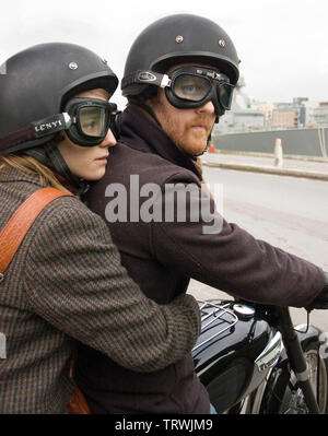 GLEN HANSARD und MARKETA IRGLOVA in einmal (2007). Copyright: Nur die redaktionelle Nutzung. Kein Merchandising oder Buch deckt. Dies ist eine öffentlich verteilten Handzettel. Zugriffsrechte nur, keine Lizenz des Urheberrechts zur Verfügung gestellt. Nur in Verbindung mit Werbung für diesen Film. Credit: SAMSON FILMS/Album Stockfoto