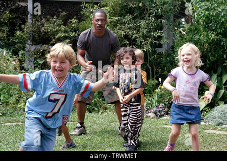 EDDIE MURPHY in DADDY DAY CARE (2003). Copyright: Nur die redaktionelle Nutzung. Kein Merchandising oder Buch deckt. Dies ist eine öffentlich verteilten Handzettel. Zugriffsrechte nur, keine Lizenz des Urheberrechts zur Verfügung gestellt. Nur in Verbindung mit Werbung für diesen Film. Quelle: 20th Century Fox/McBROOM, Bruce/Album Stockfoto