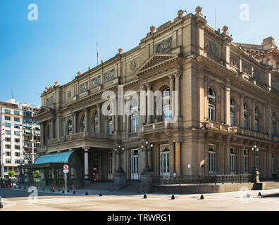 Teatro Colon ist das wichtigste Opernhaus und historisches Denkmal in Buenos Aires, Argentinien. Es ist eines der zehn besten Opernhäusern der Welt. Stockfoto