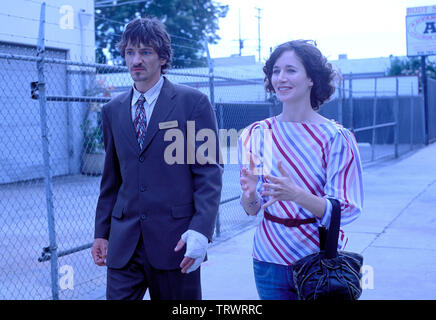 JOHN HAWKES und Miranda July in ICH UND DU UND ALLE DIE WIR KENNEN (2005). Copyright: Nur die redaktionelle Nutzung. Kein Merchandising oder Buch deckt. Dies ist eine öffentlich verteilten Handzettel. Zugriffsrechte nur, keine Lizenz des Urheberrechts zur Verfügung gestellt. Nur in Verbindung mit Werbung für diesen Film. Quelle: IFC FILMS/SUDROW, Phoebe/Album Stockfoto